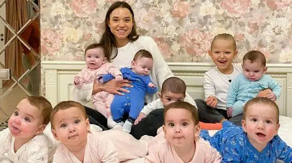 این زن و شوهر پولدار با اجاره 10رحم در 10 ماه صاحب 10 فرزند شدند + تصاویر