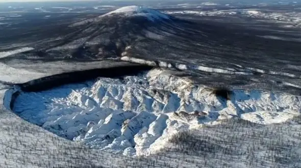 این دهانه همه چیز را می بلعد + فیلم