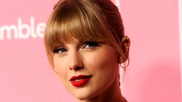 شکایت مدیران یک پارک از خواننده سرشناس!