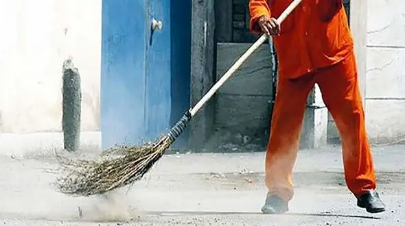 پیدا کردن طلا در جعبه بیسکوییت توسط مرد ضایعات جمع کن + جزئیات