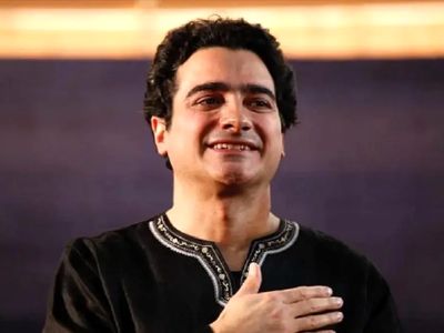آواز شاد؛ همایون شجریان آهنگ عاشق شدم رو چنان تو اوج خوند که خودش رقصش گرفت