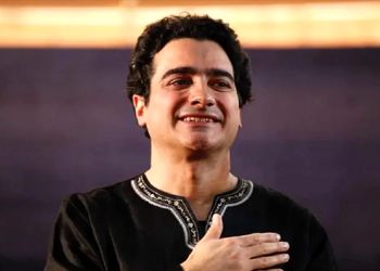 آواز شاد؛ همایون شجریان آهنگ عاشق شدم رو چنان تو اوج خوند که خودش رقصش گرفت