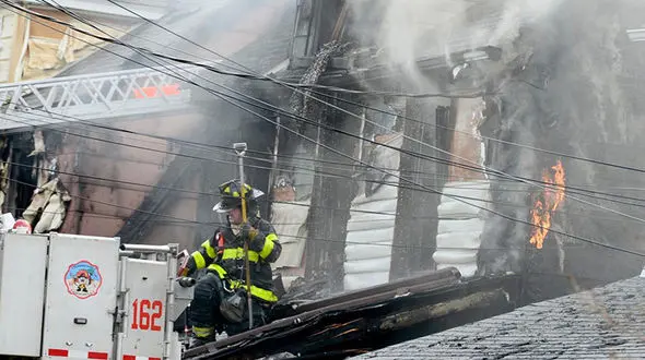 آتش‌سوزی مرگبار در نیویورک جان 5 نفر را گرفت+ تصاویر 