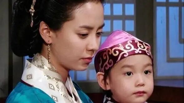 عکس/ آلبوم تصاویر زیبای جشن عروسی مجلل یوری، پسر جومونگ و بانو سویا در واقعیت/ عروس خانوم چه ساده و شیک