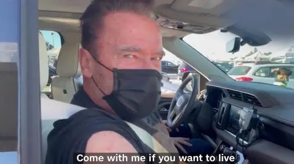 آرنولد هم واکسن کرونا زد