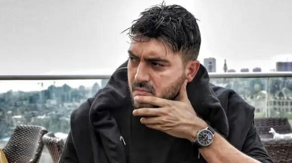 فیلم/ منبع درآمد باورنکردنی نیما شاهرخ شاهی/  از طریق سلفی با دختر پسر های جوان.../ پول مول هر چی داری... !