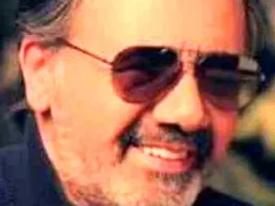 دانلود آهنگ معین / آواز پرطرفدار دیوانگی کن دیوانگی کن