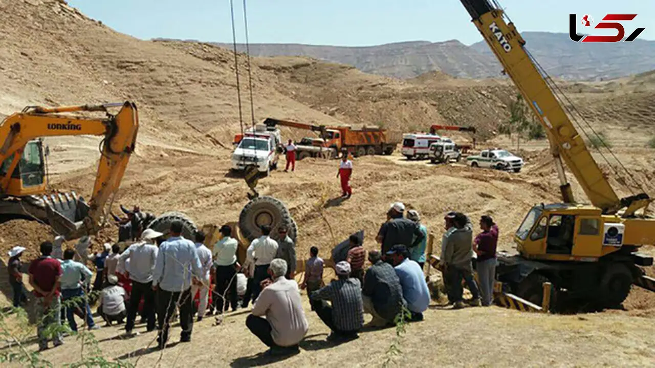 نجات معجزه آسای راننده در پی واژگونی لودر