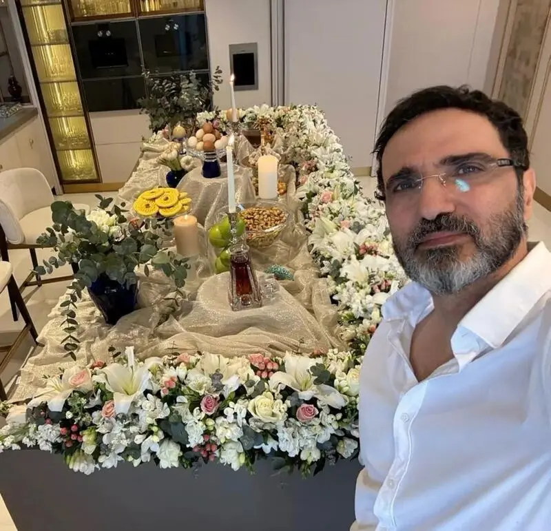 چهره محمدرضا فروتن در کنار سفره هفت‌سین