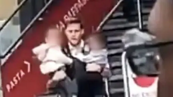 فداکاری پلیس مانع مرگ 2 کودک شد + فیلم 