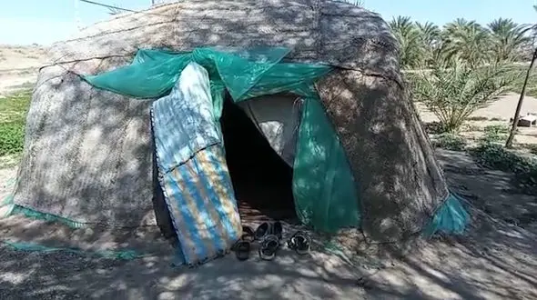 تلاش پسر 16 ساله کرمانی برای نجات زندگی خانواده اش / کپرنشینانی که پول ندارند غذایی بخورند که در آن گوشت باشد! +فیلم