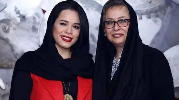 عکسی با کیفیت از کودکی ملیکا شریفی نیا با پدرش