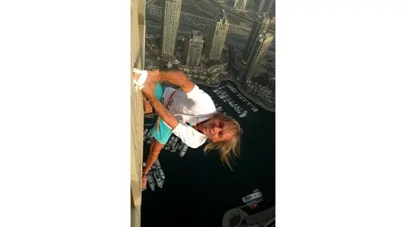 رکورد دار بالا رفتن از آسمان خراش ها!