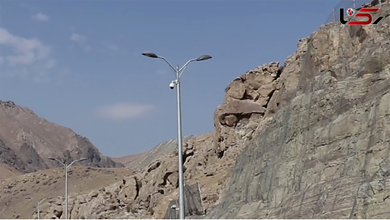 فیلم لحظه انفجار سنگ 3 هزار تنی در آزادراه تهران-شمال / شوکه می‌شوید !