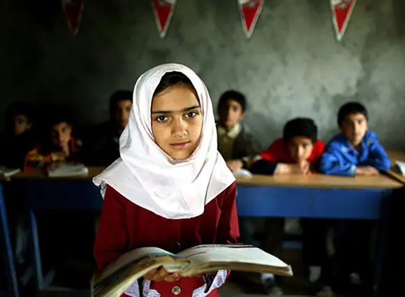 سحرخیز: مدارس خاص دولتی، فقر را به رخ دهک‌های پایین می‌کشند! / دولت به جای اصلاح نظام، مشغول مدرسه‌سازی از جیب مردم نیکوکار است