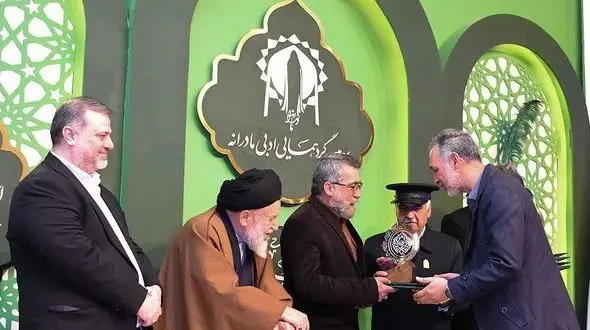 تجلیل جایزه ادبی مادرانه از 12 شاعر برگزیده سراسر کشور