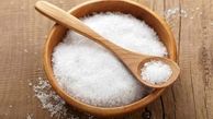 احساس تشنگی و گیجی از عوارض مصرف نمک زیاد است