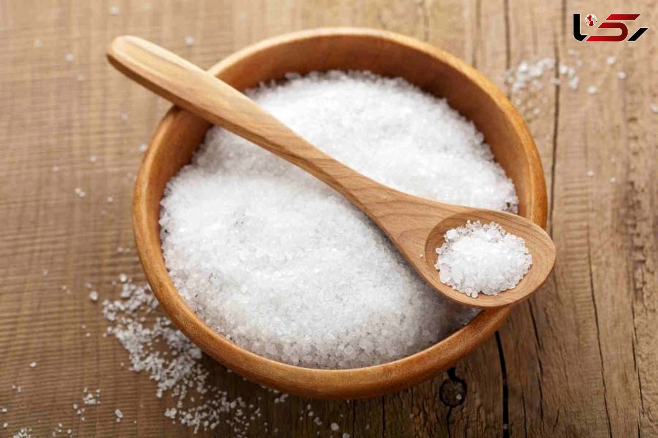 احساس تشنگی و گیجی از عوارض مصرف نمک زیاد است