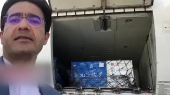 ورود هشتمین محموله واکسن روسی به ایران + فیلم