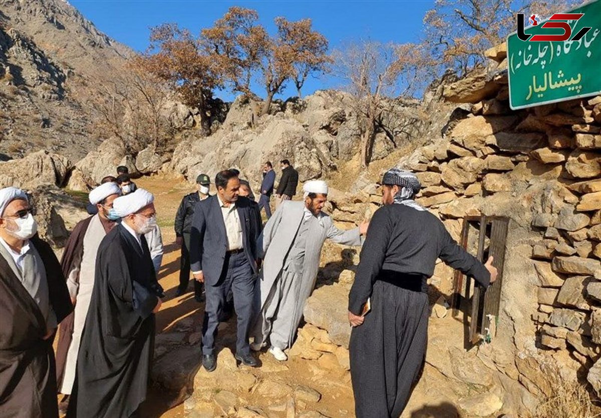 نماینده ولی‌فقیه در کردستان به مقام شامخ شهدای اورامان ادای احترام کرد