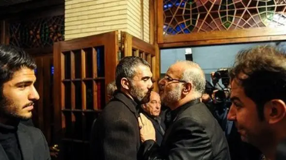 چهره غمزده و صورت ریش دار عابدزاده، عقاب آسیا در مراسم عزای پدرش باحضور علی دایی برای ابراز تسلیت و دلداری/ روحش شاد و یادش گرامی+عکس