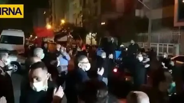 فیلم عزاداری معاون اول رئیس جمهور و علی شمخانی در دسته سینه‌ زنی خوزستانی‌ها / شب تاسوعا تهران  