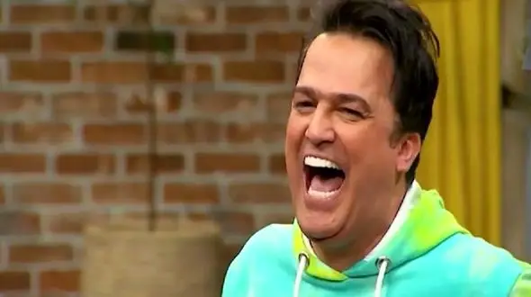 آواز شاد؛ حامد آهنگی جوری آهنگیو که کل ایران باهاش خاطره دارنو داغون خوند یخ میزنی