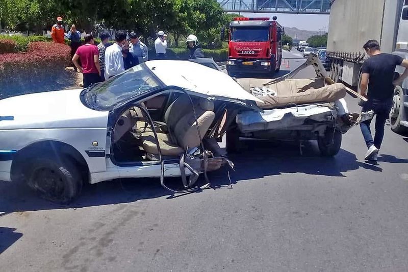 دو نیم شدن سواری پژوه 405 بدلیل تصادف عجیب 4