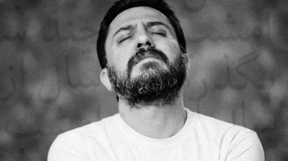 دانلود آهنگ چند سال از امشب بگذره از روزبه بمانی با متن کامل + پخش آنلاین