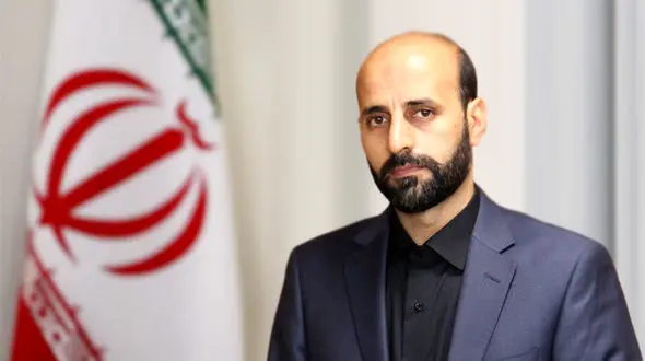 بازخواست رئیس سازمان تعزیرات حکومتی توسط فرزندش! | مگر تو تعزیرات نیستی؟ + فیلم