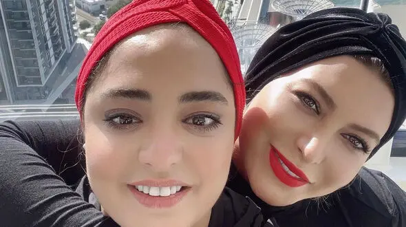 عکس ها / نگاهی بهچیدمان خوشرنگ  نرگس محمدی بازیگر سریال ستایش و علی اوجی/  از مبلمان با کوسن های خاص تاکنسول عهد بوقی و آباژور رومیزی ...