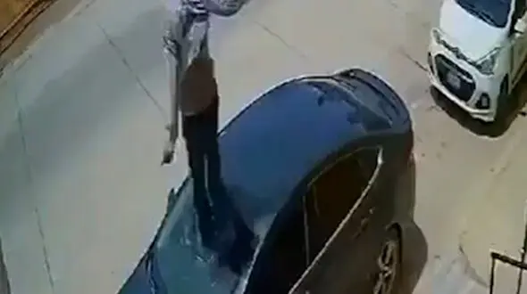 از سقوط داخل جوب تا سقوط روی شیشه خودرو