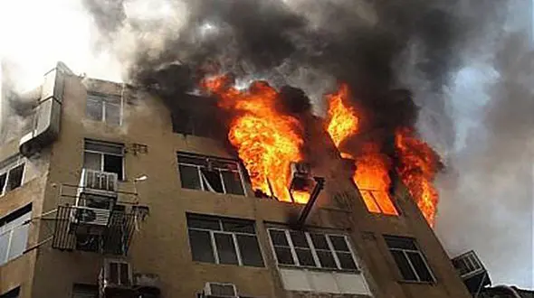 آتش سوزی ساختمان مسکونی / سه مصدوم به بیمارستان منتقل شدند