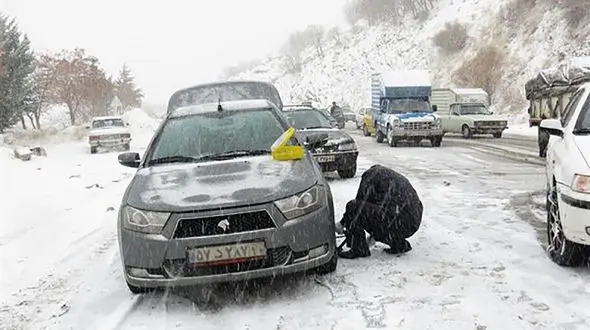 تردد در گردنه‌ های چهارمحال وبختیاری روز پنجشنبه با زنجیر چرخ امکان‌پذیر است