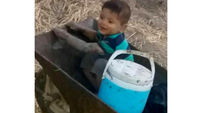 حفاظت سگ ها از پسربچه گمشده در تاریکی شب جنگل گالیکش + فیلم گفتگو با پدر سردار کوچولو