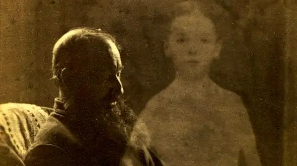 عکاس عجیب و غریب ارواح را در عکس هایش ظاهر می کرد+ تصاویر 