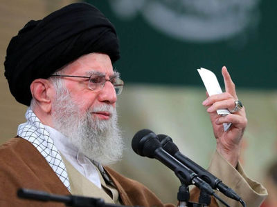 فیلم / رهبر انقلاب: جنگ که شد  نزدیک فرودگاه بودم /  وقتی هر 6 محافظم رو مرخص کردم  بروند طفلک‎‌ها گریه کردند