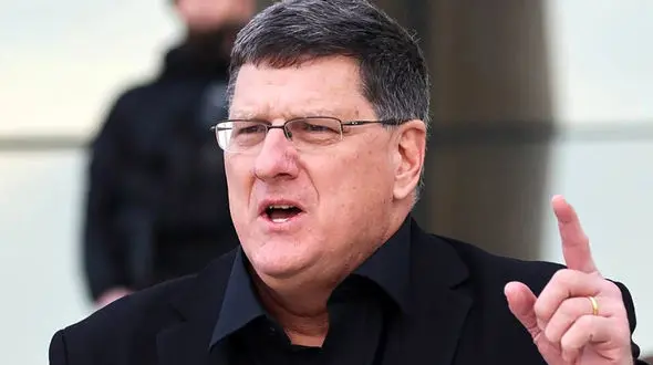 ناوهای هواپیمابر آمریکا در برابر موشک‌های هایپرسونیک ایران منسوخ شده اند/ مذاکره یک دام است!