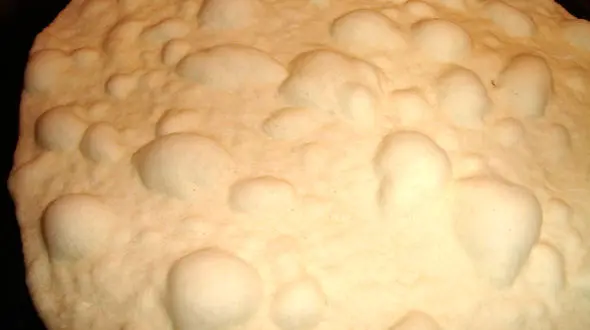 ببینید / طبخ نان در شرایط آلوده + فیلم 