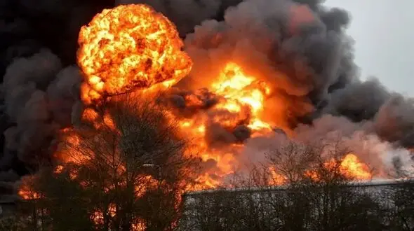 16 عکس آخرالزمانی از انفجار بندر عباس!