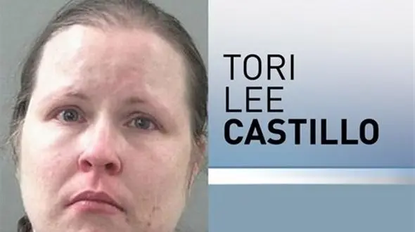 دو کودک خردسال در صندوق عقب خودروی مادرشان زندانی شده بودند +عکس