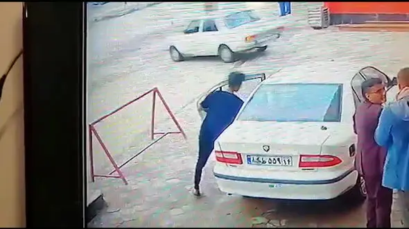 فیلم سرقت تفنگ از داخل سمند در پمپ بنزین / در اهواز رخ داد

