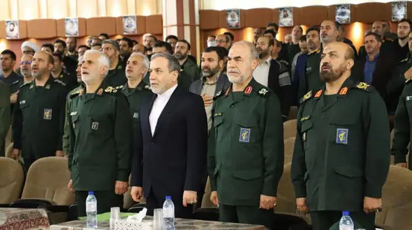 عراقچی: میدان و دیپلماسی مکمل یکدیگر هستند