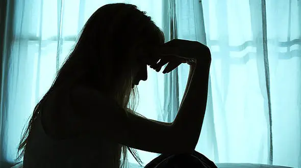 20 مرد به دختر 15 ساله رحم نکردند / او هنگام خرید کیف و کفش به دام آنها افتاد