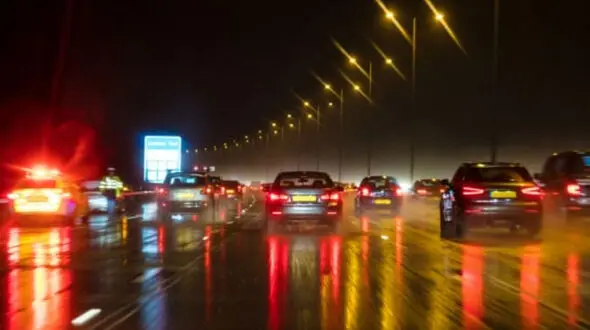 لحظه هولناک چپ شدن MVM در کورس خیابانی با موستانگ در تهران