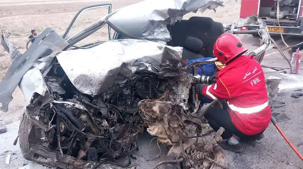 تصادف مرگبار کامیون با 2 خودرو در جاده نیشابور / 5 نفر در صحنه جانباختند