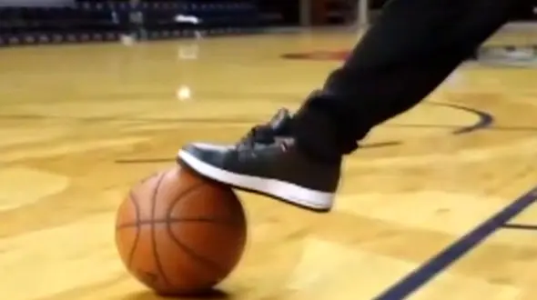 تلفیق فوتبال و بسکتبال با حضور رونالدینیو+فیلم