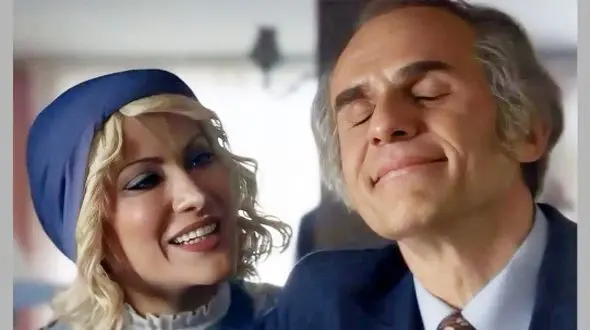 فیلم عاشقانه‌های جذاب بابک حمیدیان و همسرش ریحانه رضی  با صدای ماورایی علیرضا قربانی/ آهنگ جونمی، تنمی، وطنمی