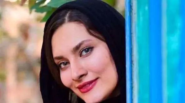 جدیدترین عکس مامان صدیقه سریال بچه مهندس در کنار ساحل دریا / خانم بازیگر را 7 سال پس از سریال ببینید!