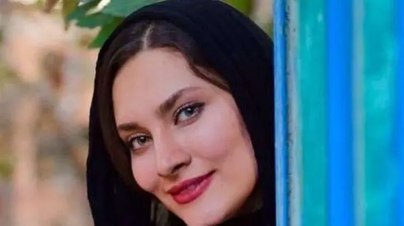 جدیدترین عکس مامان صدیقه سریال بچه مهندس در کنار ساحل دریا / خانم بازیگر را 7 سال پس از سریال ببینید!